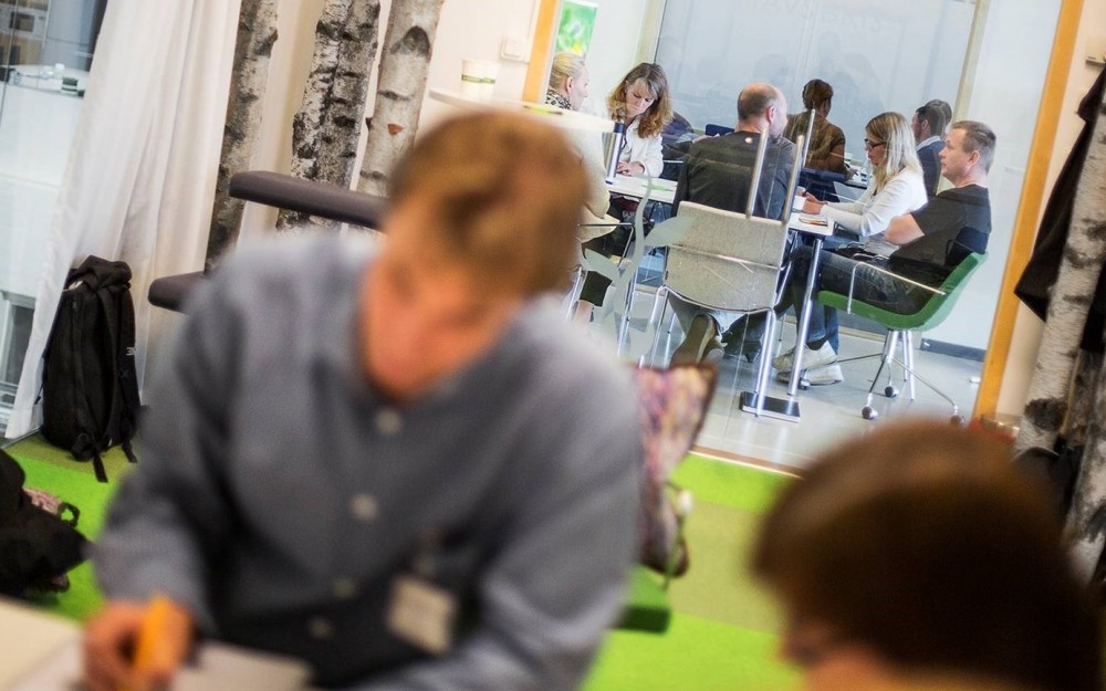 Människor som deltar i workshop