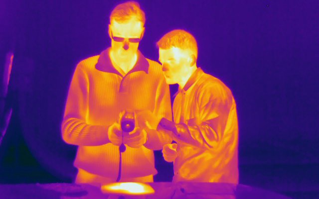 personer fotograferade med infraröd kamera