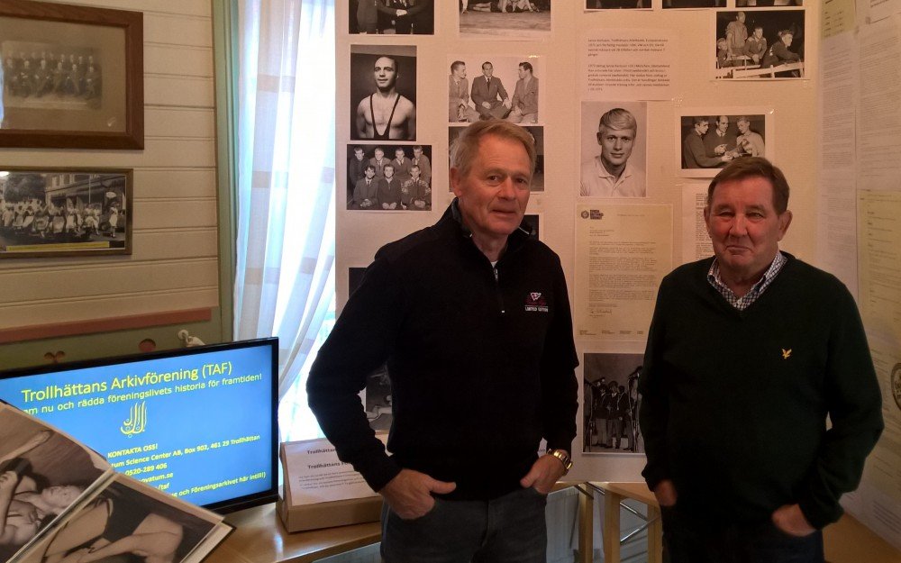 Janne Karlsson och Olle Karlsson vid Trollhättans Föreningsarkivs utställningsmonter kring TAK, Arkivens Dag 2016.
